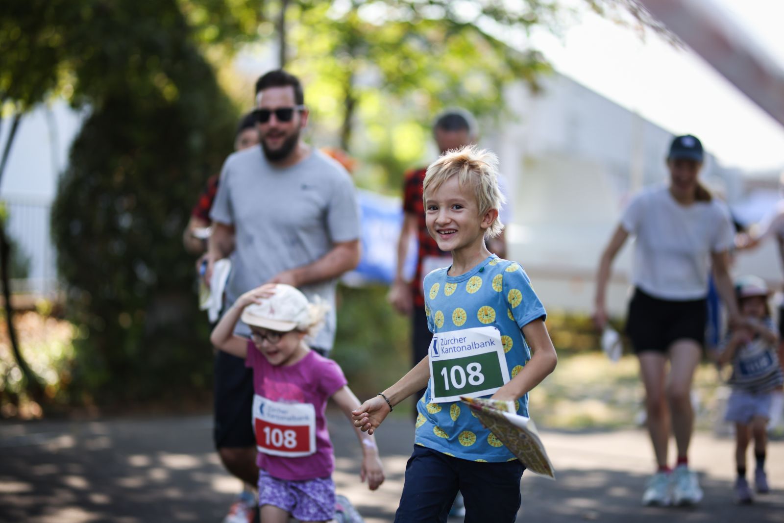 Kinder beim Stadt-OL in Thalwil am Zürcher Sportfest 2024.